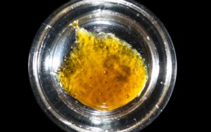 pe2_strawberry_banana_goo_stardust_thca_sugar_sap_rollinghill_farms_with_blue_river_and_stardust-SM