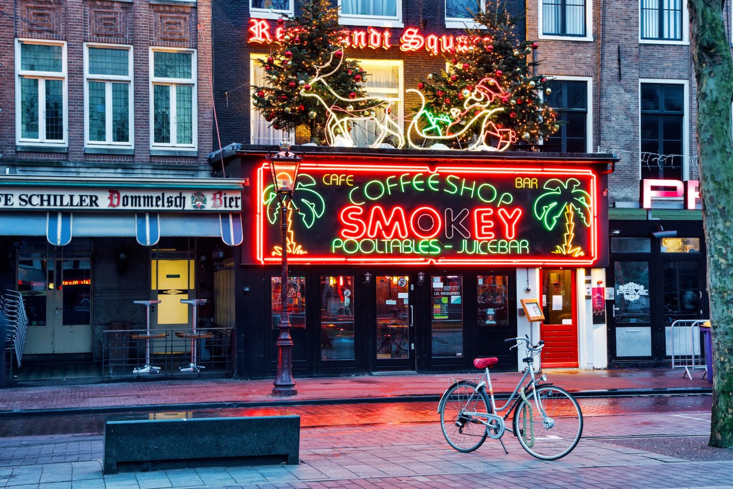 Mayor of Amsterdam Threatens To Ban Tourists From Coffeeshops |